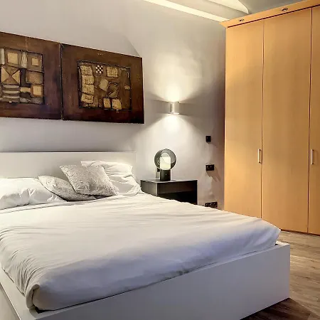George V : Exclusivite De Prestige Bed & Breakfast Parigi