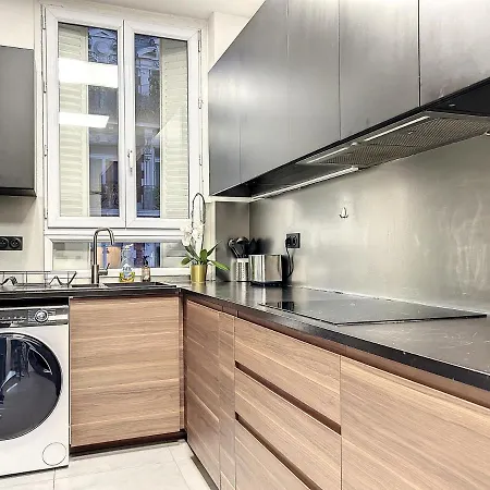 Bed & Breakfast George V : Exclusivite De Prestige Parigi