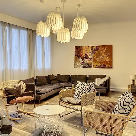 George V : Exclusivite De Prestige Bed & Breakfast Parigi